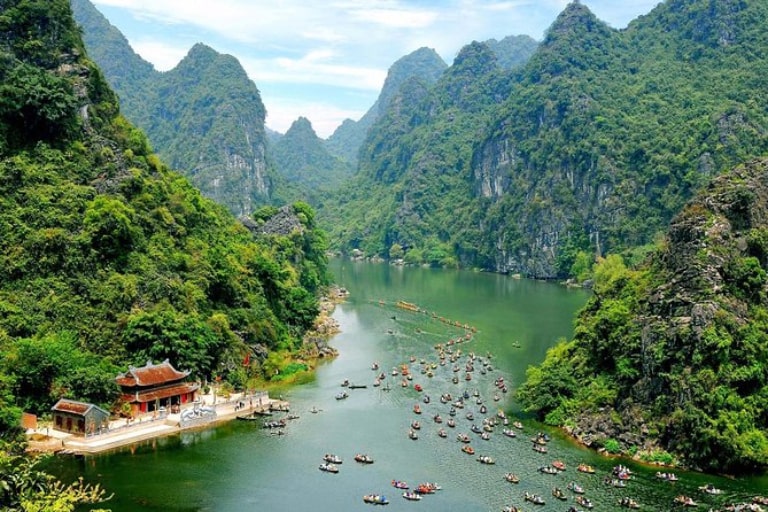 The distance from Ninh Binh to Ha Giang